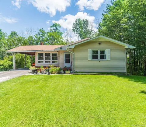 17 Hillside Pl, South Fallsburg, NY 12779