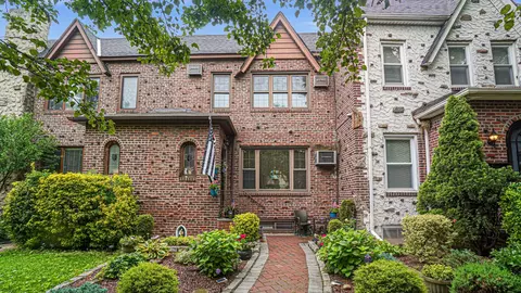 6477 82nd Pl, New York, NY 11379