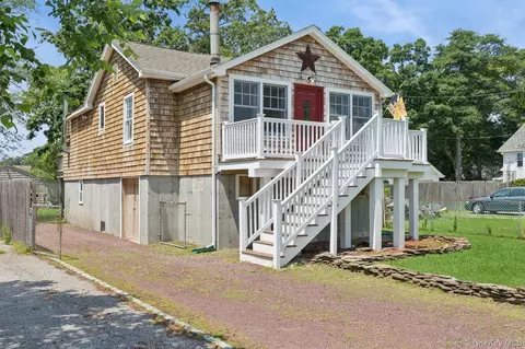 66 Lynbrook Dr, Mastic Beach, NY 11951