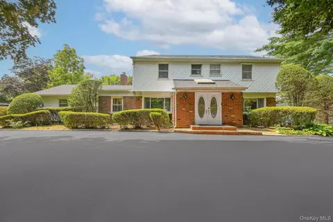 23 Pettit Dr, Dix Hills, NY 11746