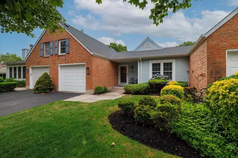 34 Chippendale Dr, Mount Sinai, NY 11766