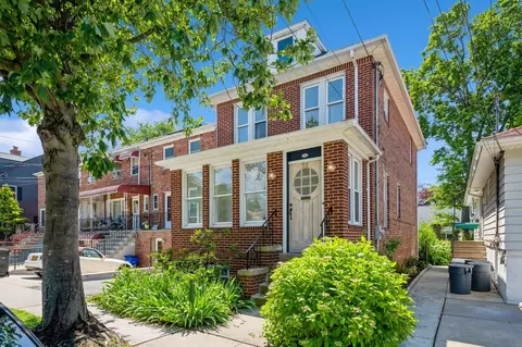 98 Pilot St, New York, NY 10464