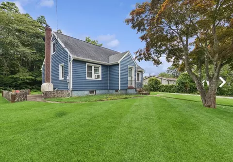 32 Smith Ln, Middle Island, NY 11953