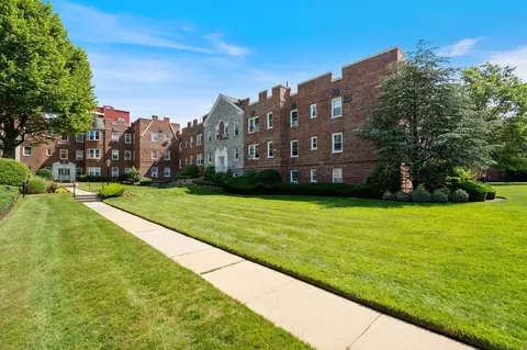102 S Village Ave #2B, Rockville Centre, NY 11570