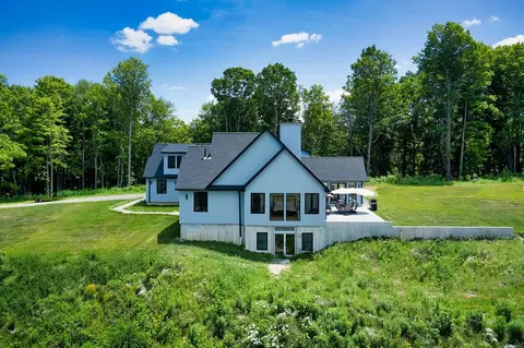 75 Red Fox Ln, Salt Point, NY 12578