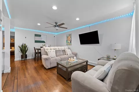 1537 Beach Ave, New York, NY 10460