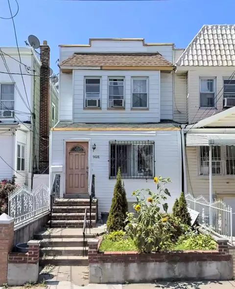 90-28 78th St, New York, NY 11421