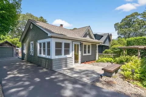 222 Jefferson St, Centerport, NY 11721