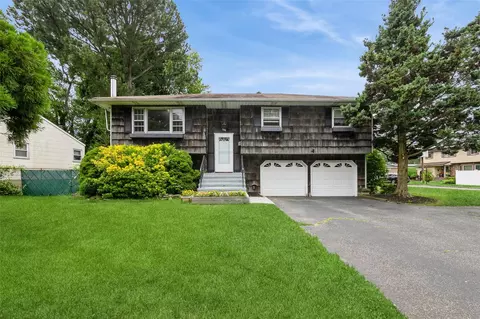 180 Hunter Ave, North Babylon, NY 11703