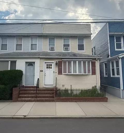 97-40 90 St, New York, NY 11416