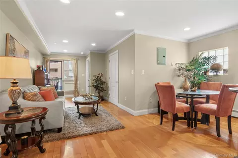 83-71 116th St #4D, New York, NY 11418