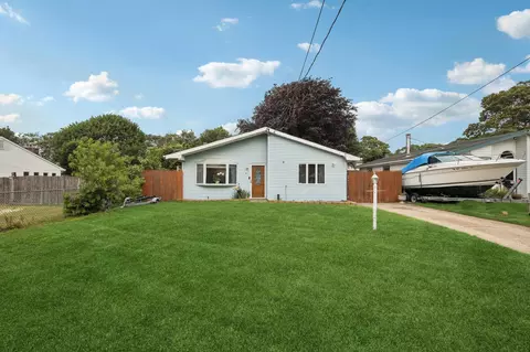 17 Lombardy Dr, Shirley, NY 11967
