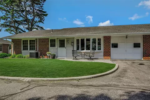 2 Guilford Ct #B, Ridge, NY 11961