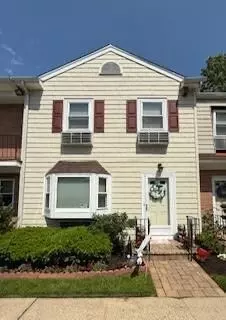 70 Maine Ave #5, Rockville Centre, NY 11570