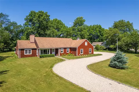 2870 Fairway Dr, Cutchogue, NY 11935