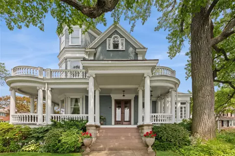 28 Shore Rd, New York, NY 11363
