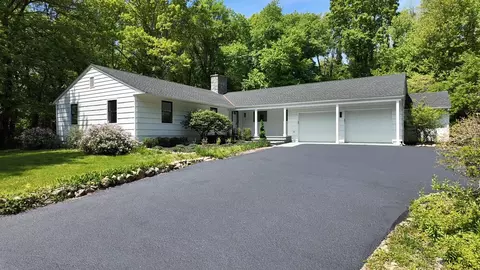 471 A Woodbury Rd #A, Cold Spring Harbor, NY 11724