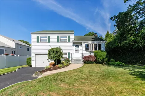 2 Nautilus Ave, Plainview, NY 11803