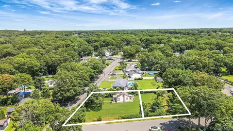 318 B Johnson Ave, Islip, NY 11779