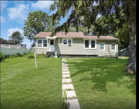 134 Maywood Dr, Mastic Beach, NY 11951