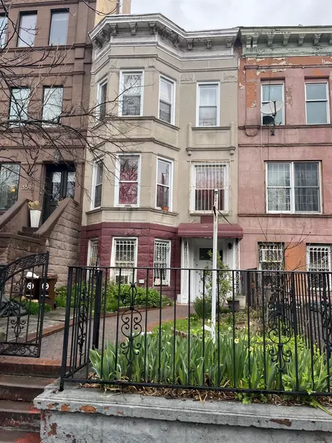 361 Eastern Pkwy, Brooklyn, NY 11216