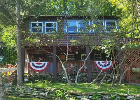 28 E Sullivan Pl, Bethel, NY 12720