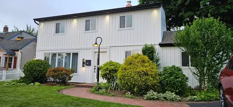 21 Myrtle Ln, Levittown, NY 11756