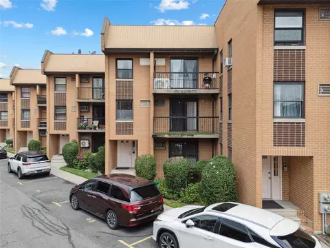 75-22 Parsons Blvd #D2, Kew Gardens Hills, NY 11367