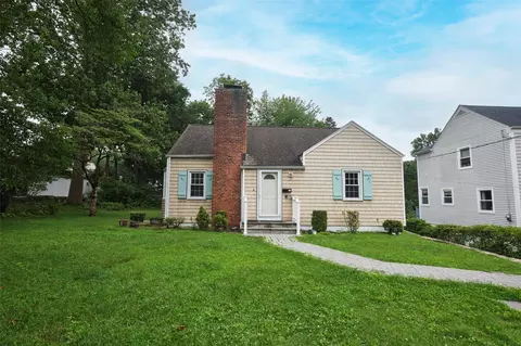 130 Seacord Rd, New Rochelle, NY 10804