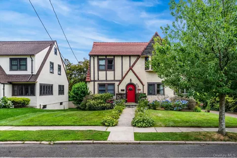 118 Carver Ter, Yonkers, NY 10710