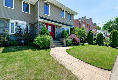 3 Grant Ave, North Hempstead, NY 11507