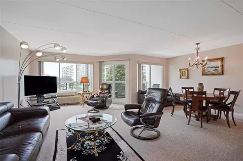100 High Point Dr #301, Greenburgh, NY 10530