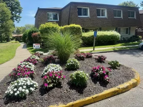 78 Feller Dr, Central Islip, NY 11722