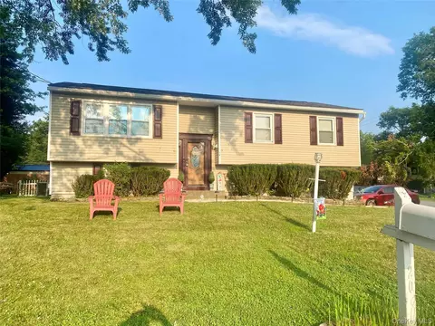 20 Donner Dr, Walden, NY 12586