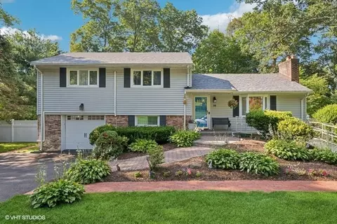10 Colorado Pl, Huntington Station, NY 11746