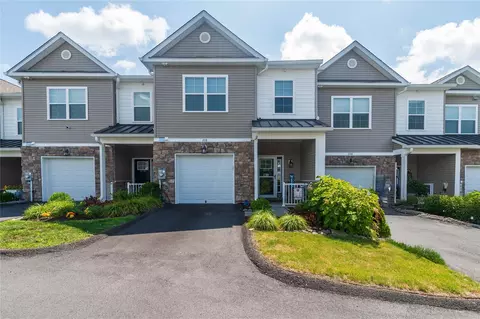 208 Hudson View Ter, Hyde Park, NY 12538