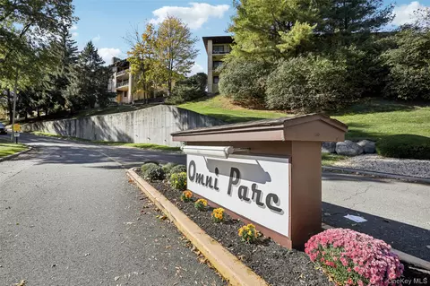 12 Omni Parc Dr, Clarkstown, NY 10954