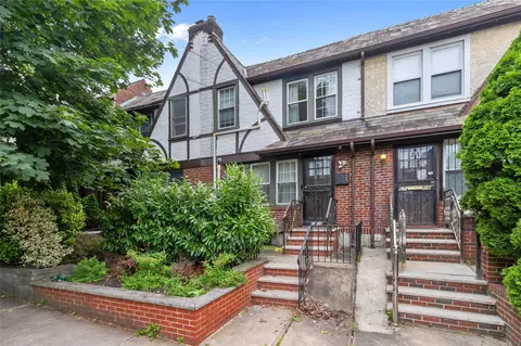 67118 Burns St, New York, NY 11375