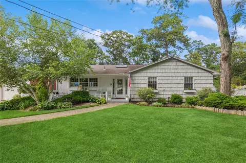92 Mahogany Rd, Rocky Point, NY 11778