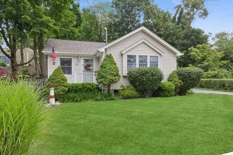 377 Locust Dr, Rocky Point, NY 11778