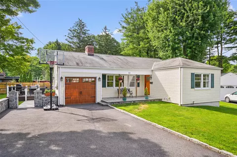 13 Overlook Rd, Greenburgh, NY 10502