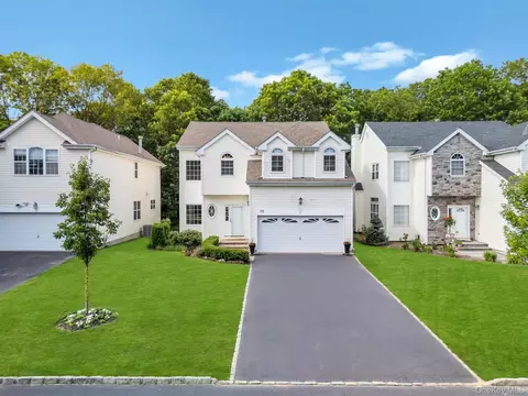 30 Sunflower Ridge Rd, Centereach, NY 11720
