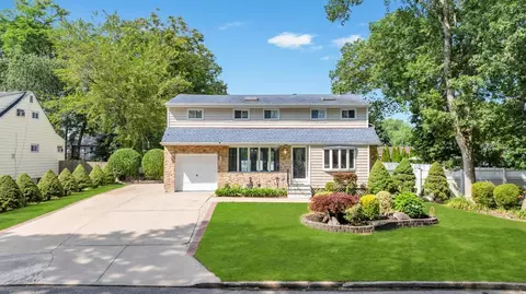 32 Clarkson Rd, Centereach, NY 11720