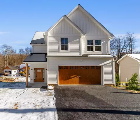 4 Eastview Ct, Southeast, NY 10509