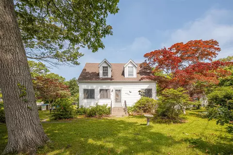353 W Elm Rd, Mastic Beach, NY 11951