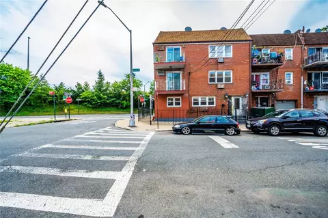 59-38 Xenia St, New York, NY 11368