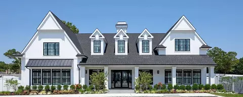 152 August Cir, Elwood, NY 11731