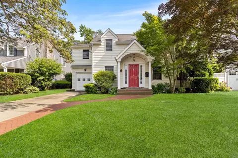 42 E Webster St, Merrick, NY 11566