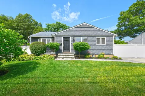 1476 Washington Ave, Seaford, NY 11783