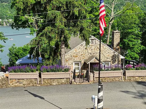 56 Indian Trl, Greenwood Lake, NY 10925